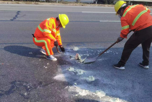 通什镇公路下沉注浆加固施工